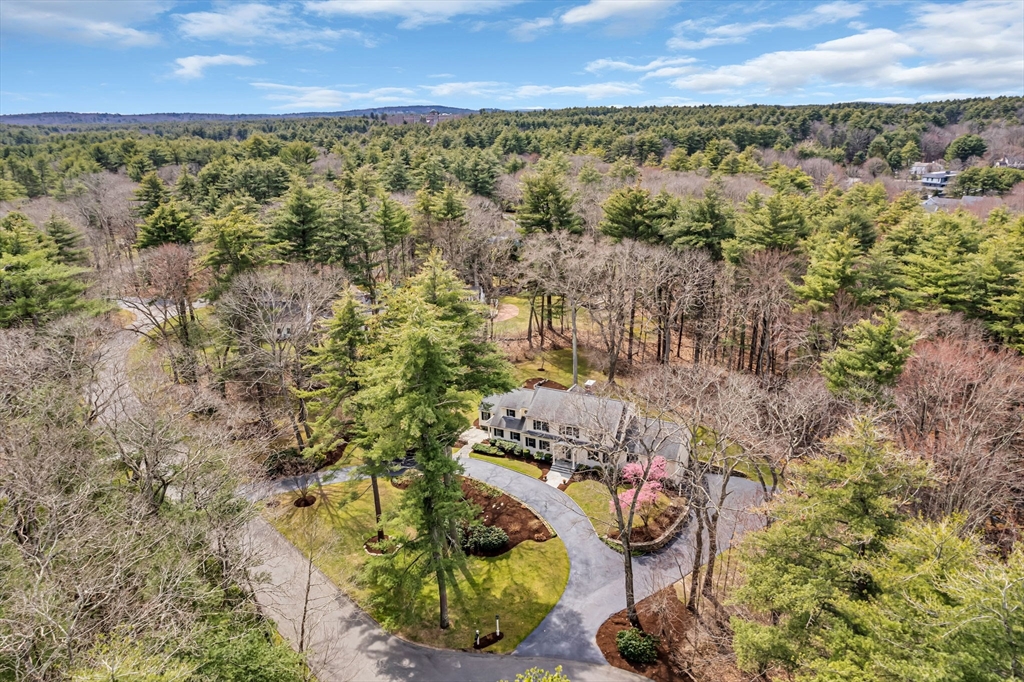 16 Buttonwood Ln