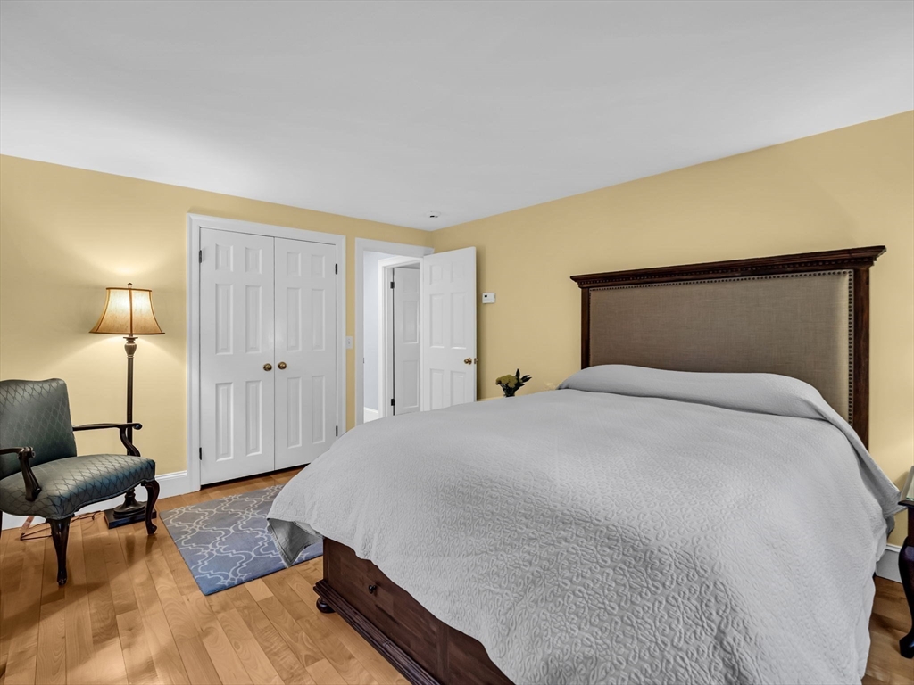 16 Buttonwood Ln