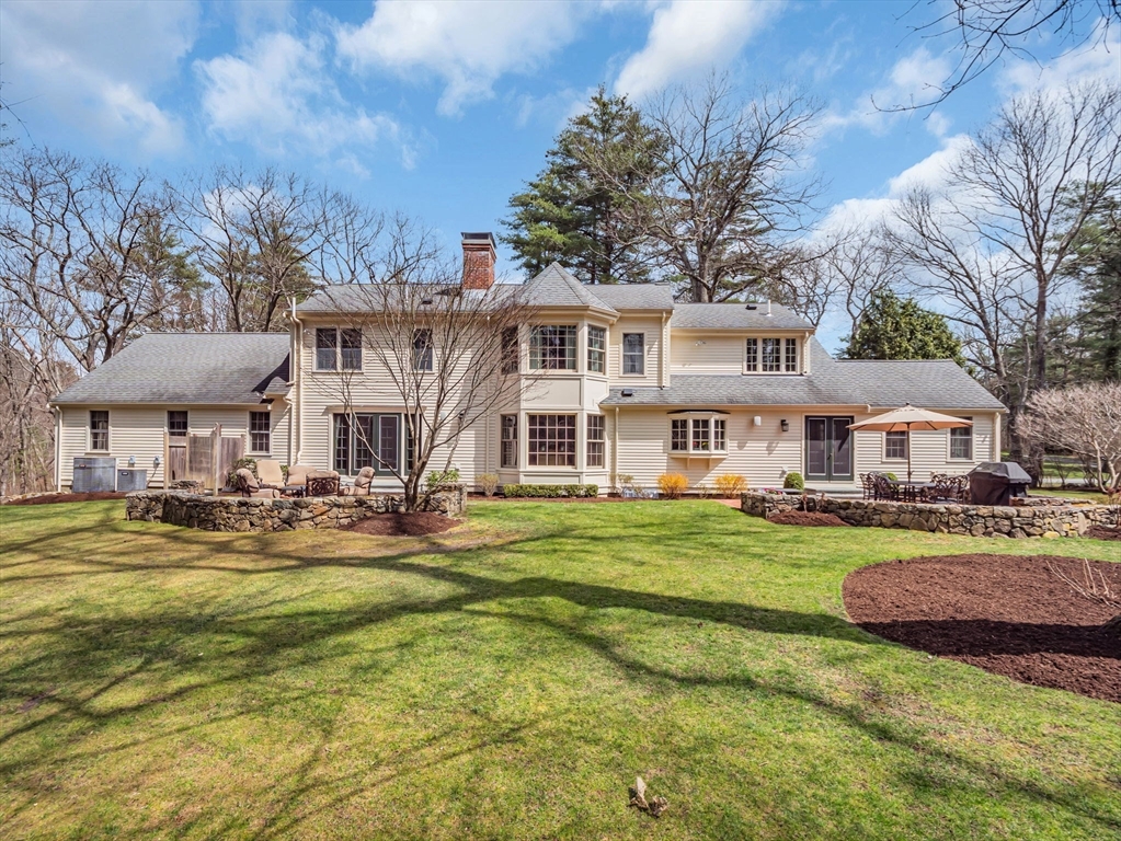 16 Buttonwood Ln