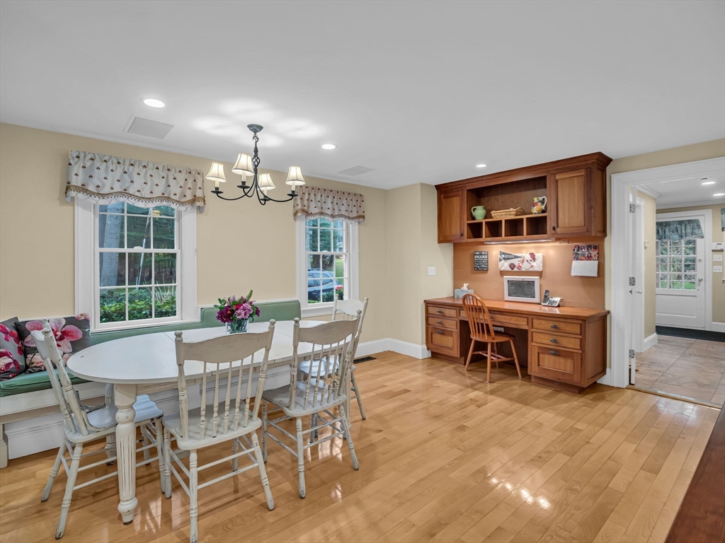 16 Buttonwood Ln