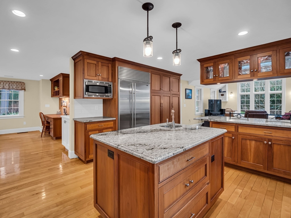 16 Buttonwood Ln
