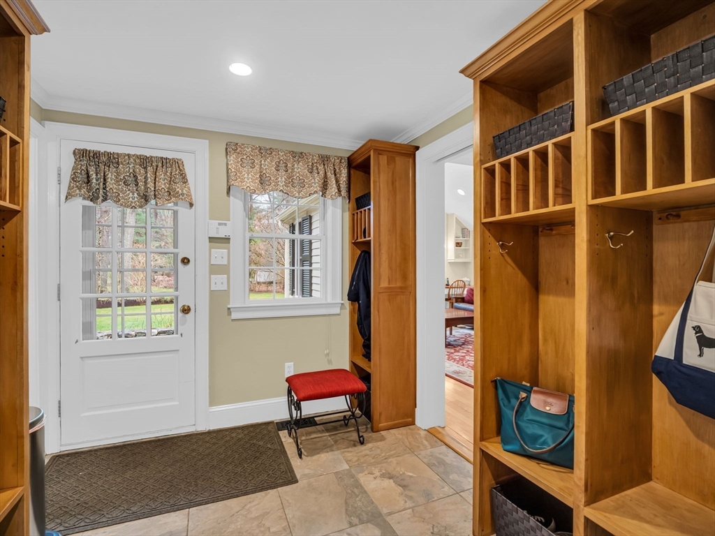 16 Buttonwood Ln