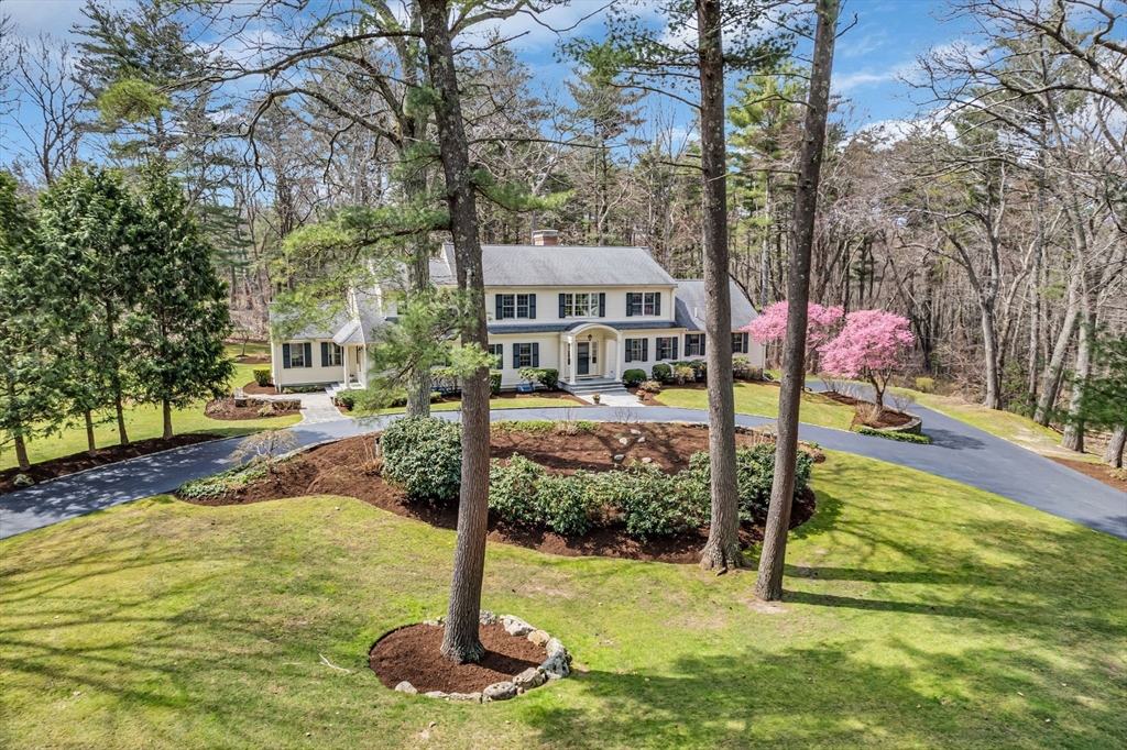 16 Buttonwood Ln