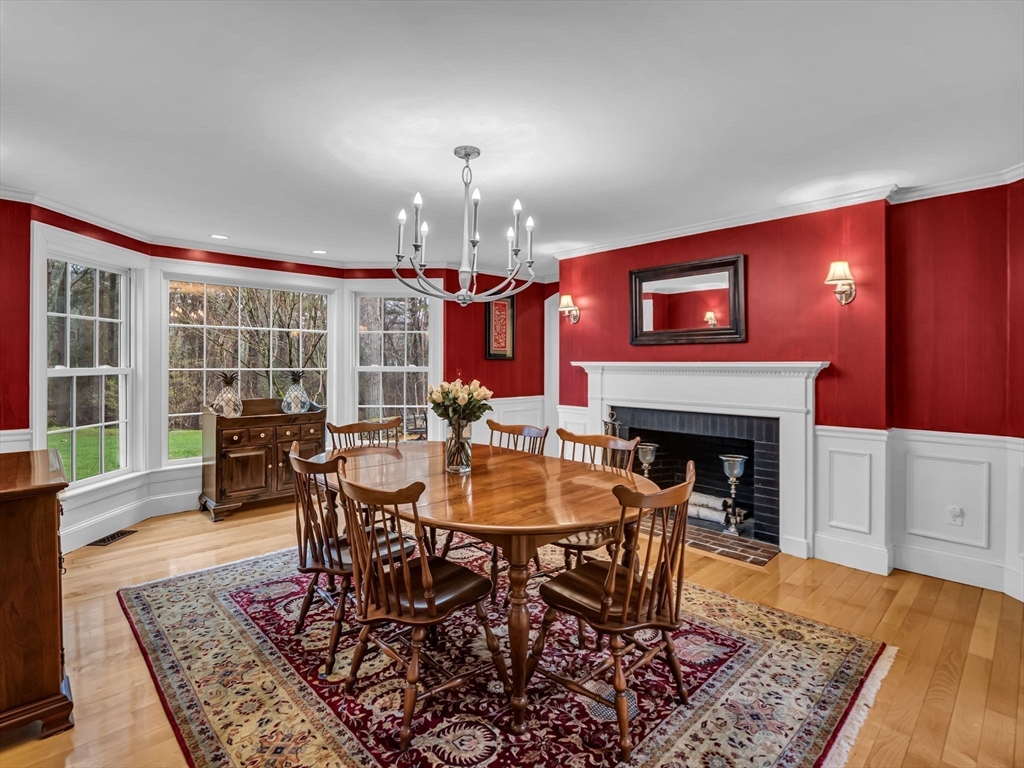 16 Buttonwood Ln