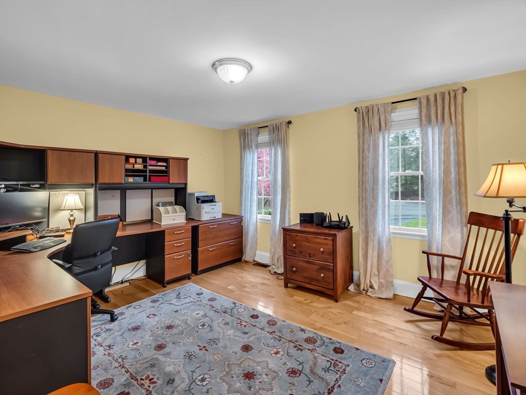 16 Buttonwood Ln