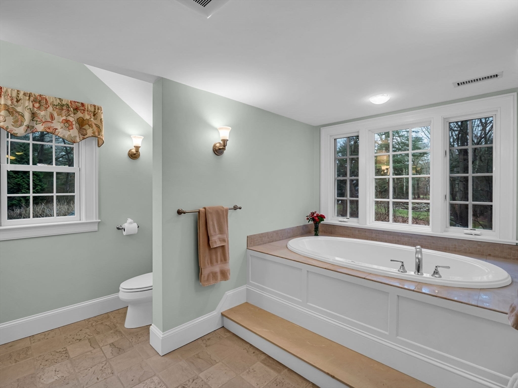 16 Buttonwood Ln
