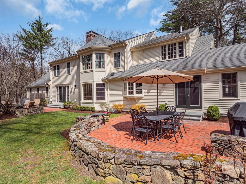 16 Buttonwood Ln