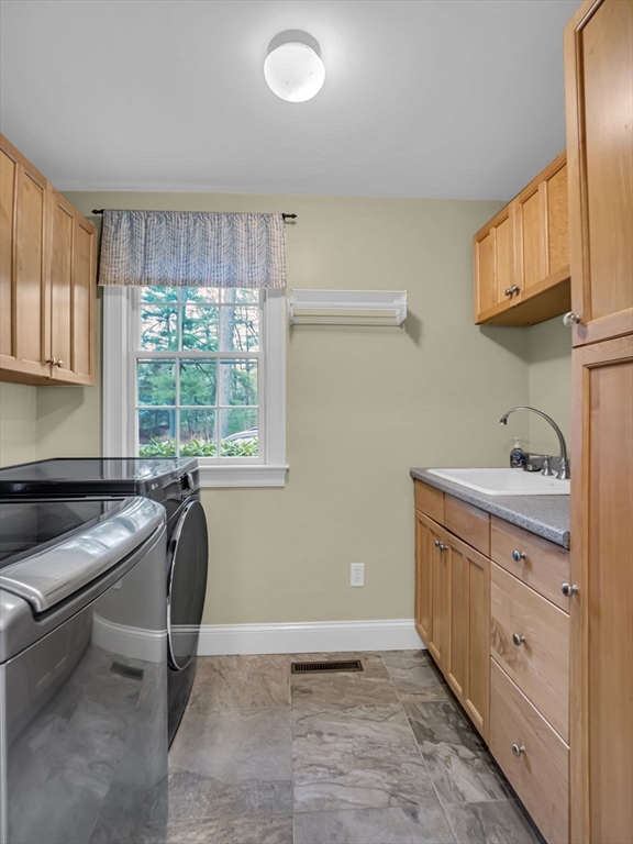 16 Buttonwood Ln