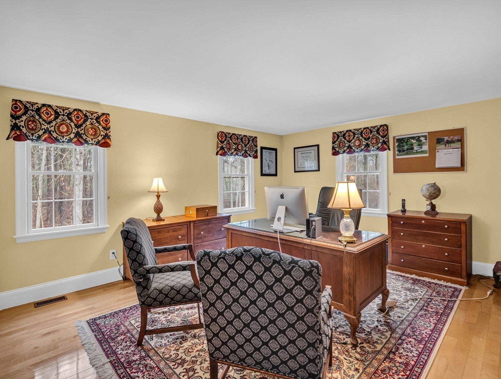 16 Buttonwood Ln