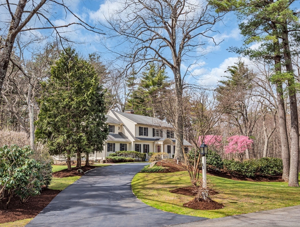 16 Buttonwood Ln