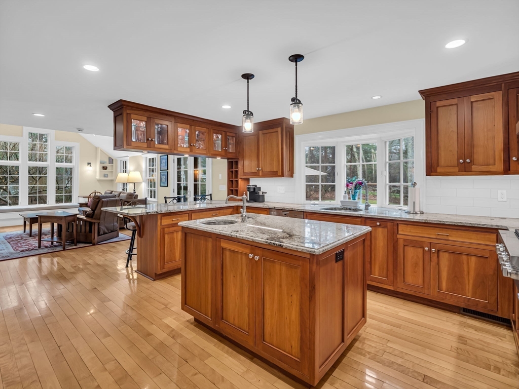 16 Buttonwood Ln