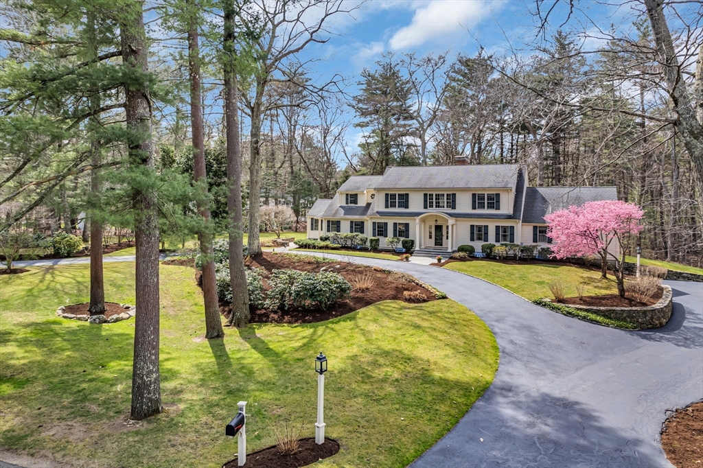 16 Buttonwood Ln