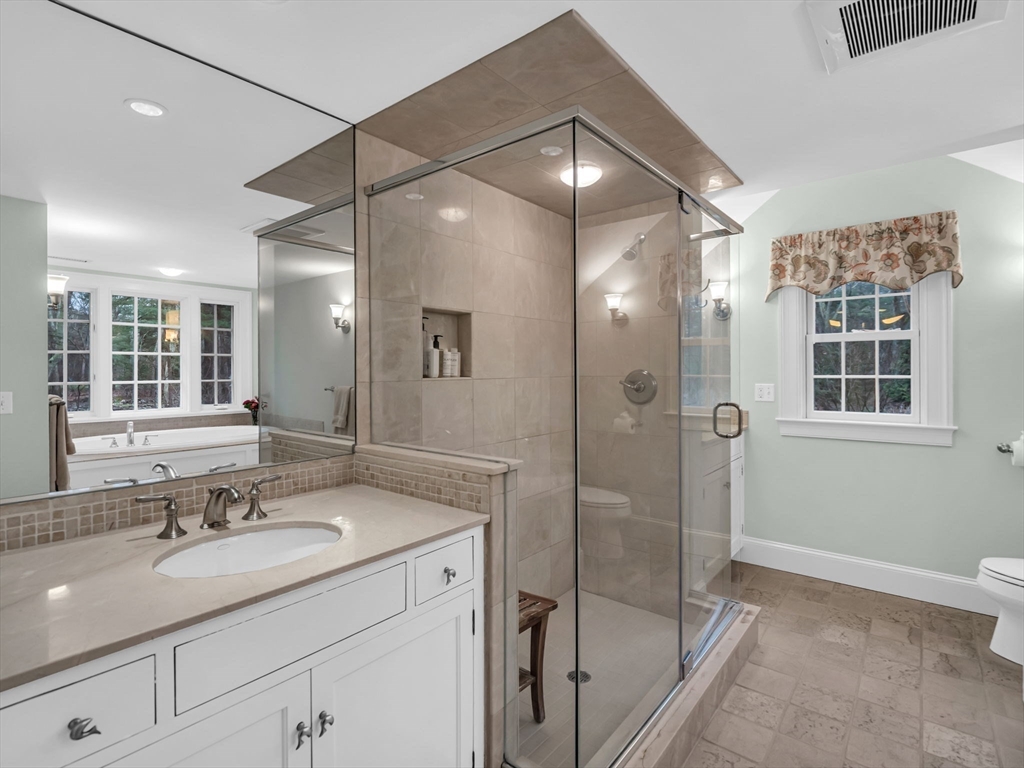 16 Buttonwood Ln