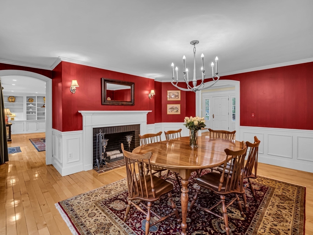 16 Buttonwood Ln