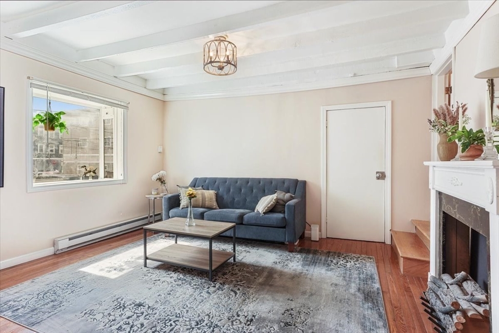 8 Lovis St