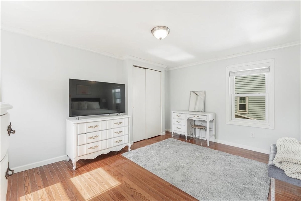8 Lovis St