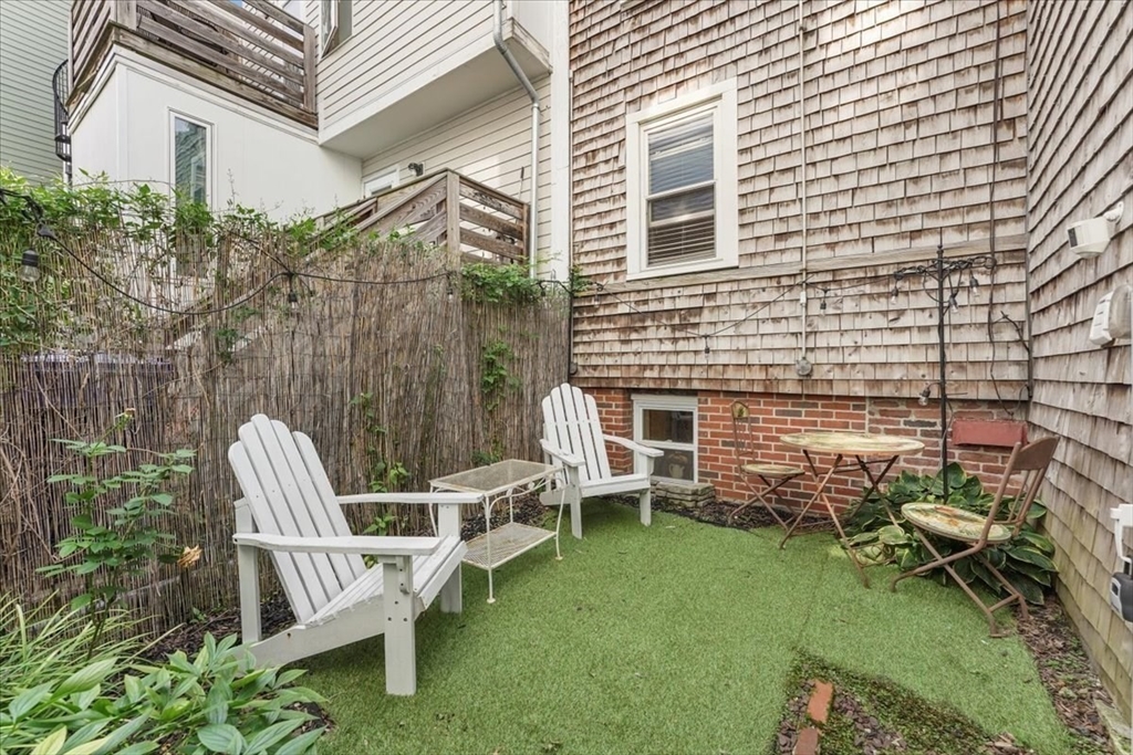 8 Lovis St
