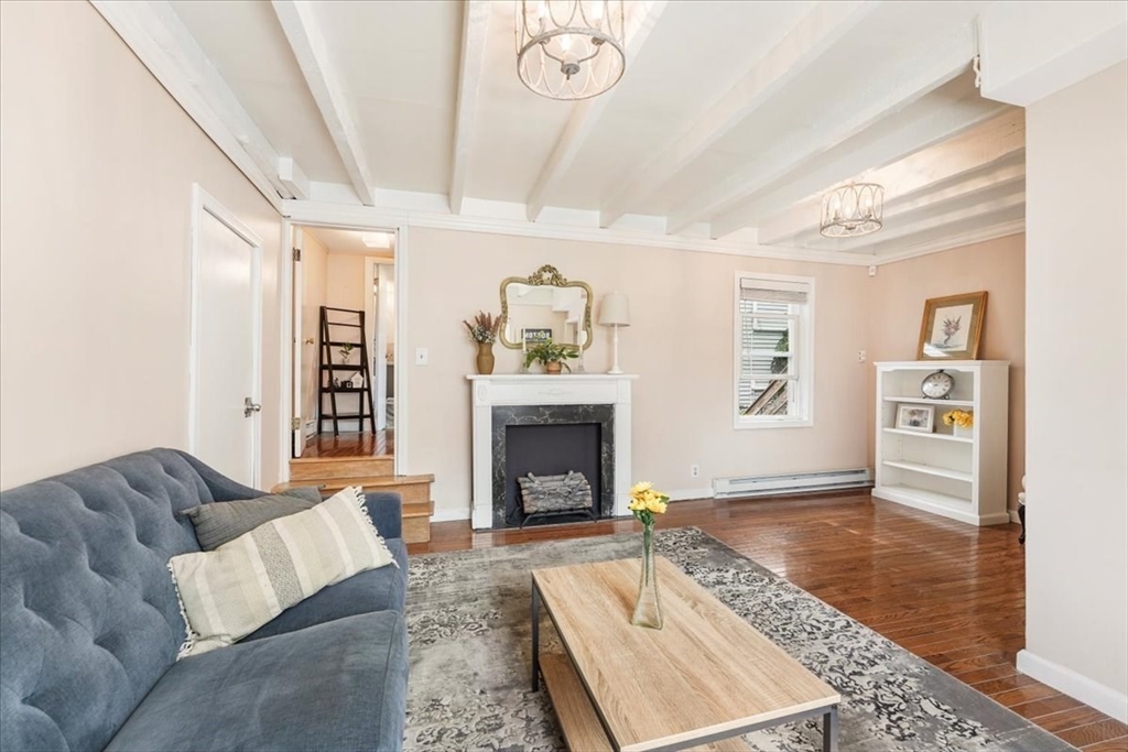 8 Lovis St