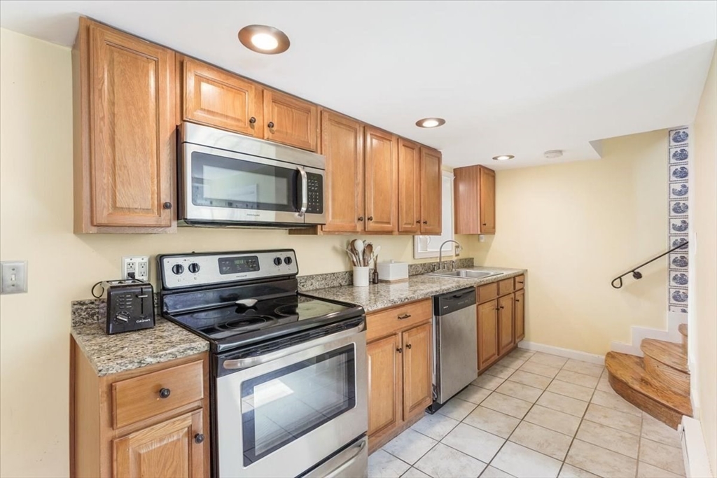 8 Lovis St