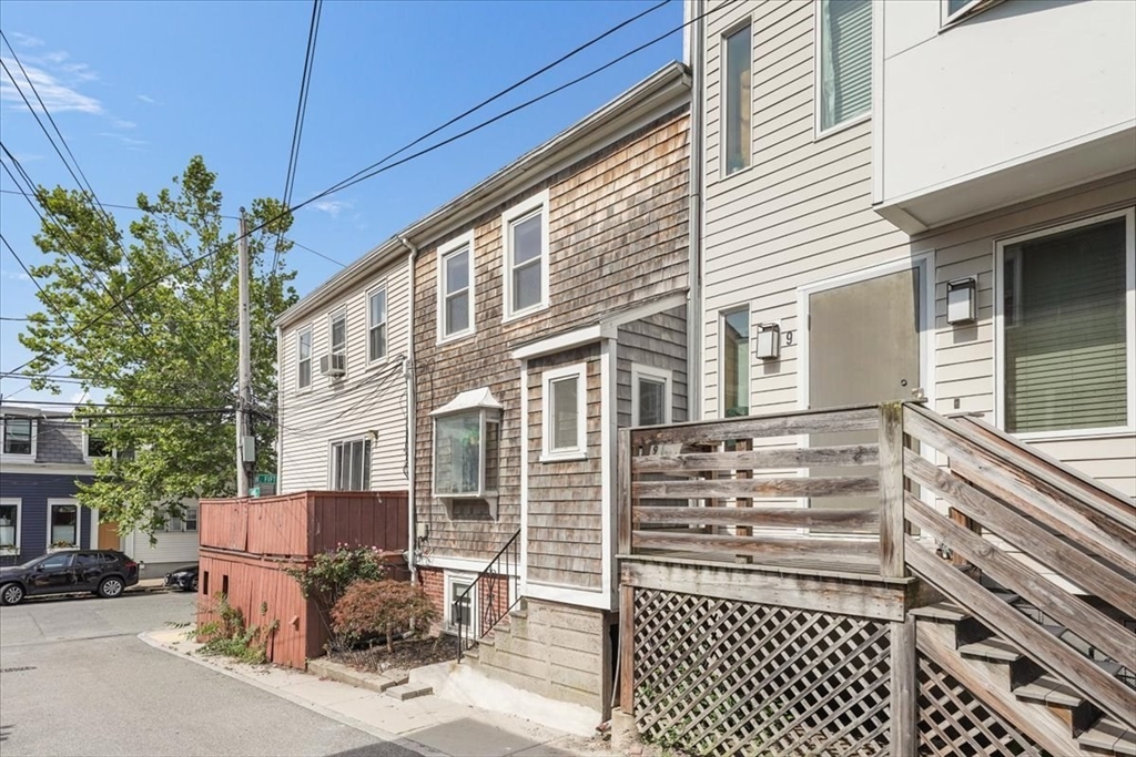8 Lovis St