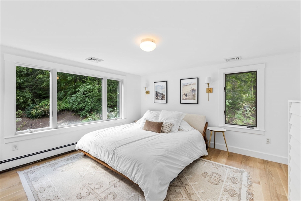 16 Bridle Path