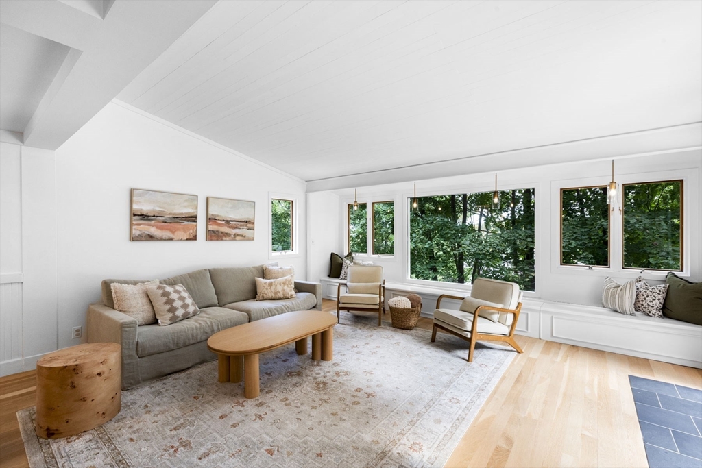 16 Bridle Path