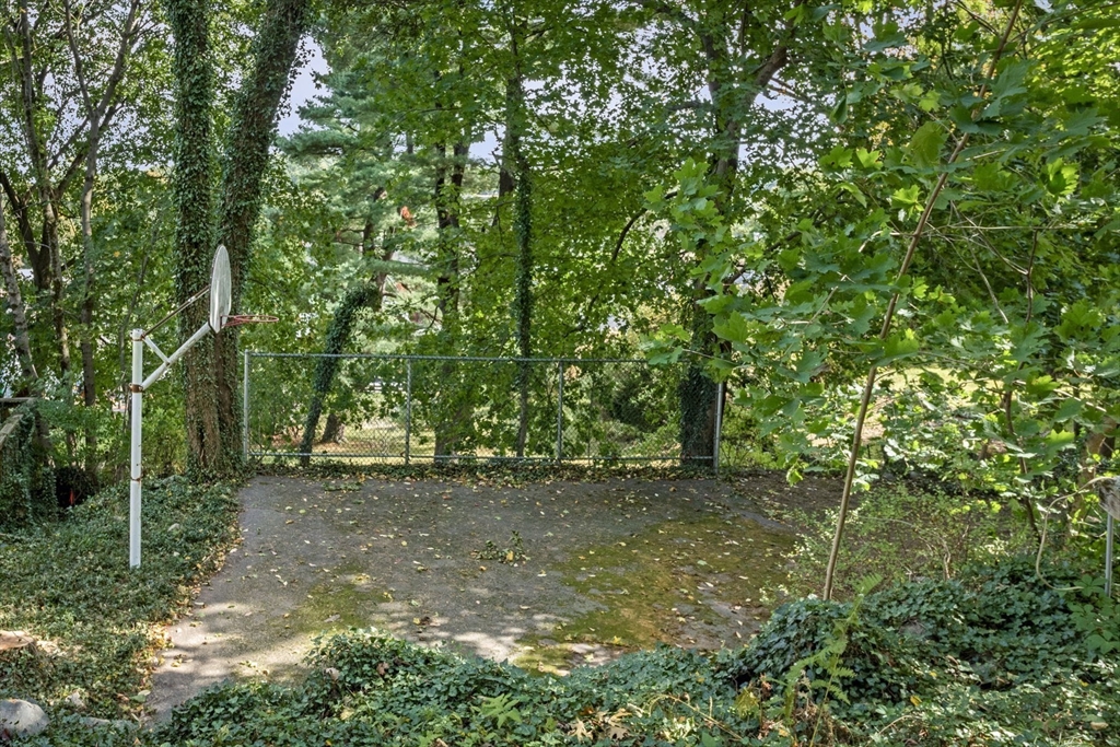 16 Bridle Path