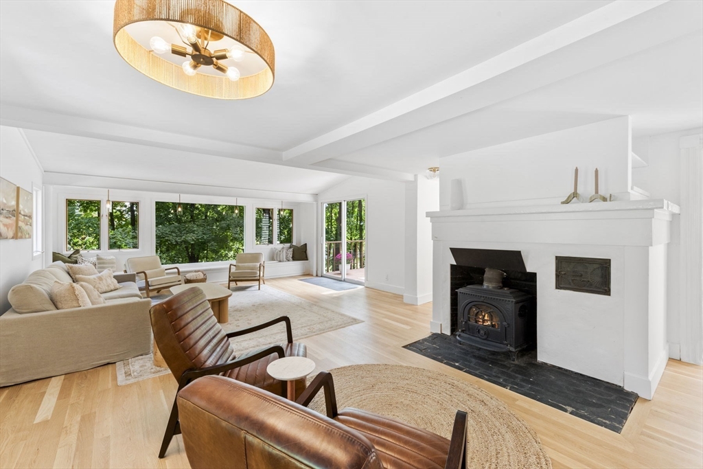 16 Bridle Path