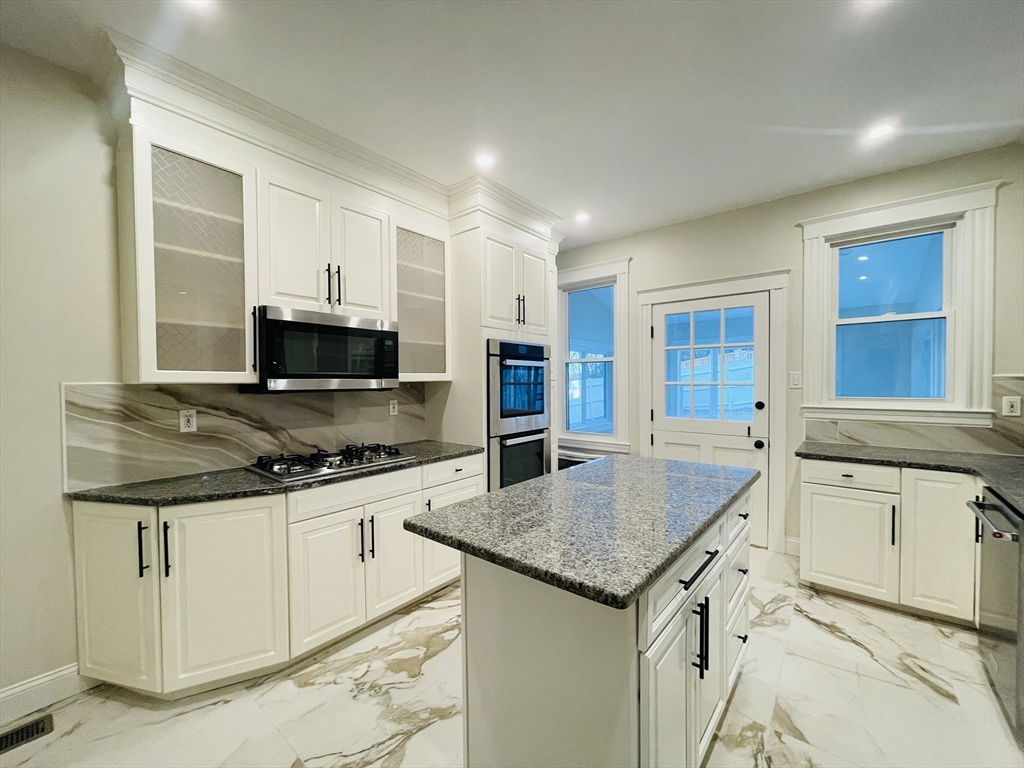 28 Wolcott Rd