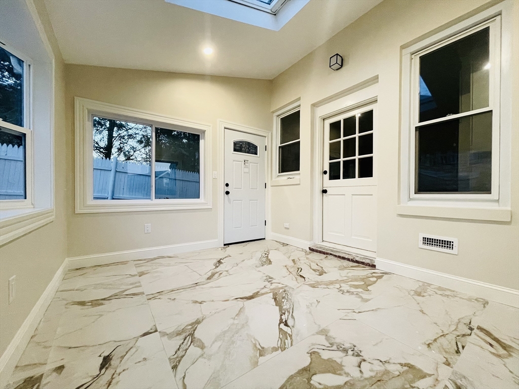 28 Wolcott Rd
