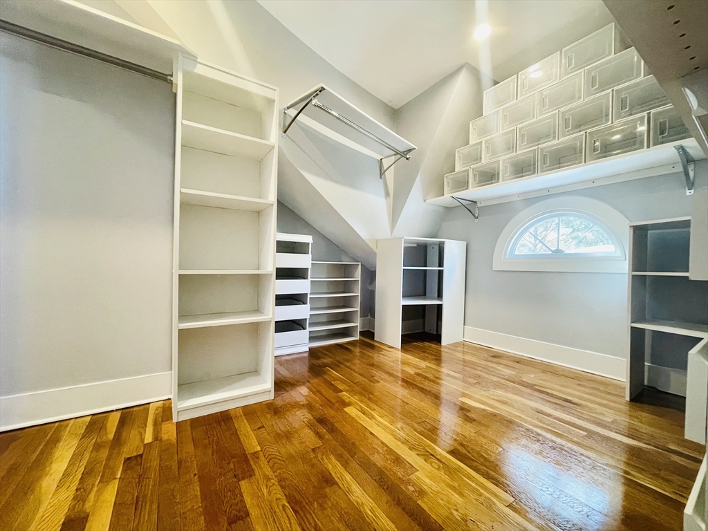 28 Wolcott Rd