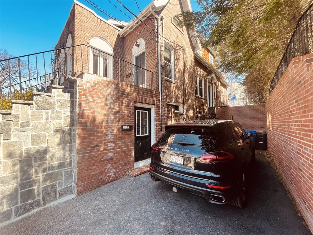 28 Wolcott Rd