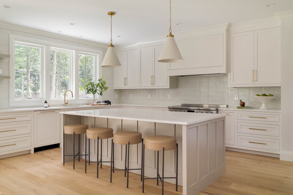 14 Bird Hill Ave, Wellesley