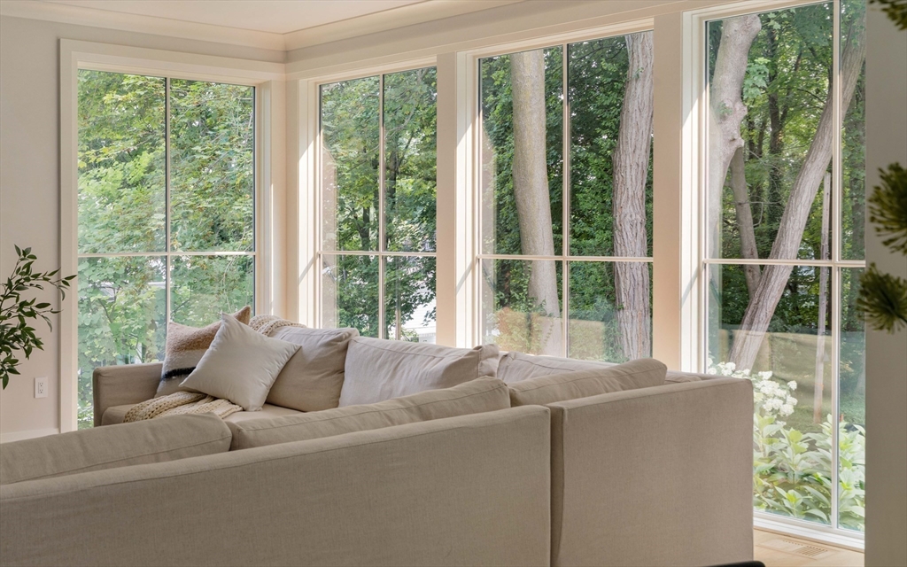 14 Bird Hill Ave, Wellesley