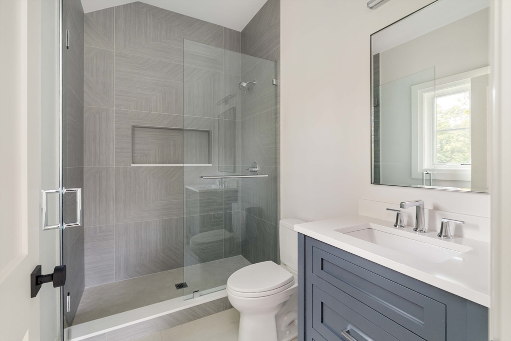 14 Bird Hill Ave, Wellesley