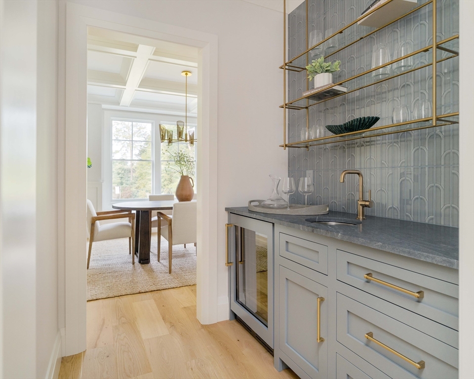 14 Bird Hill Ave, Wellesley