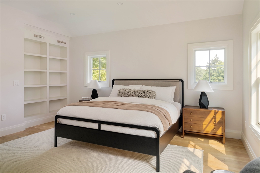 14 Bird Hill Ave, Wellesley