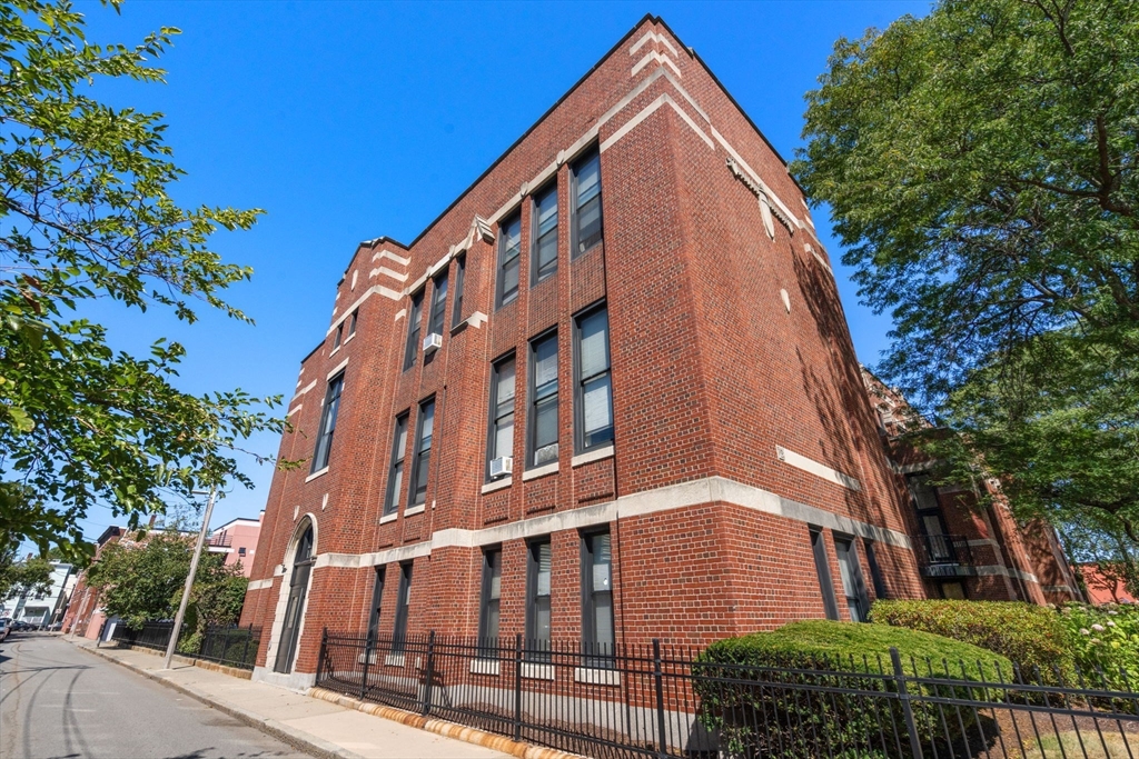 60 Gibson St # 304, Boston Unit: 304