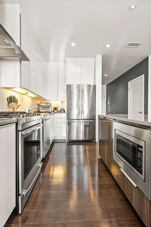 2 West 6th St # 108