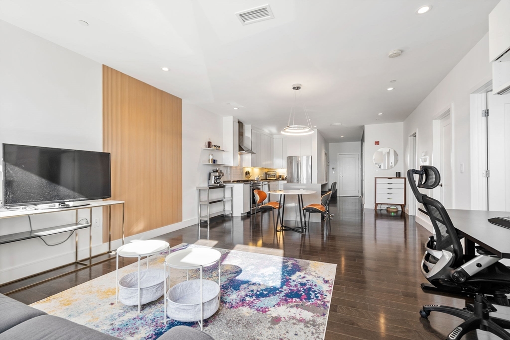 2 West 6th St # 108