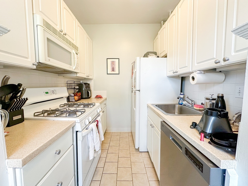 856 Massachusetts Ave # 8