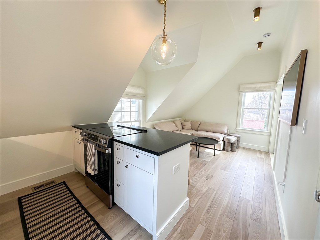 30 Thornley St # 3