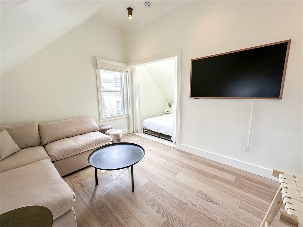 30 Thornley St # 3