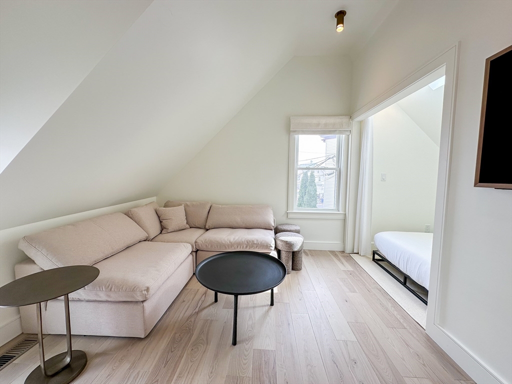 30 Thornley St # 3
