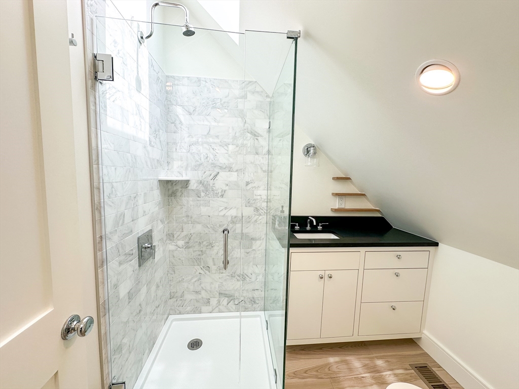 30 Thornley St # 3