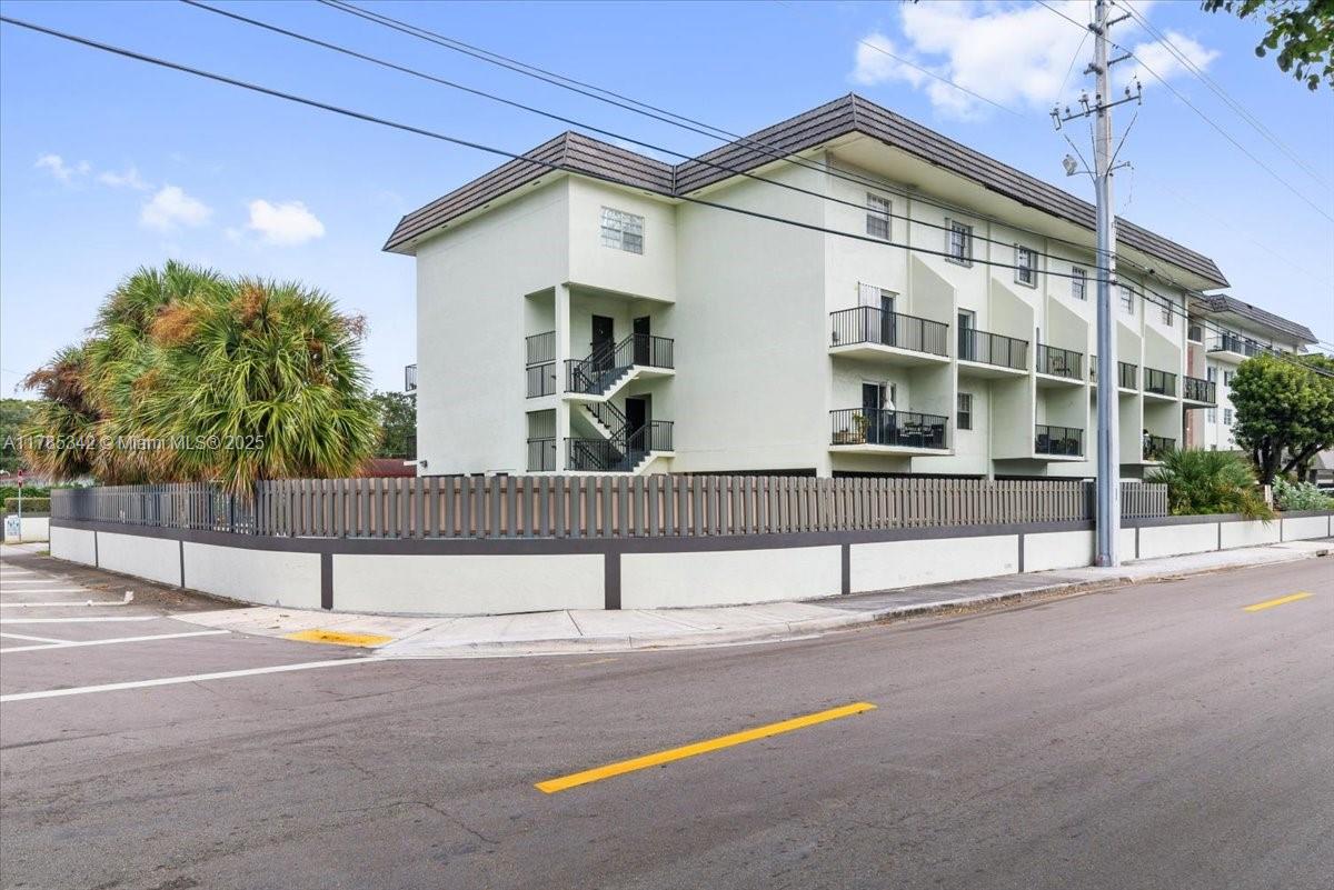 5731 NW 37th St # 306