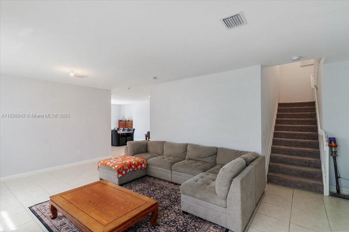 1433 SE 27th Ter