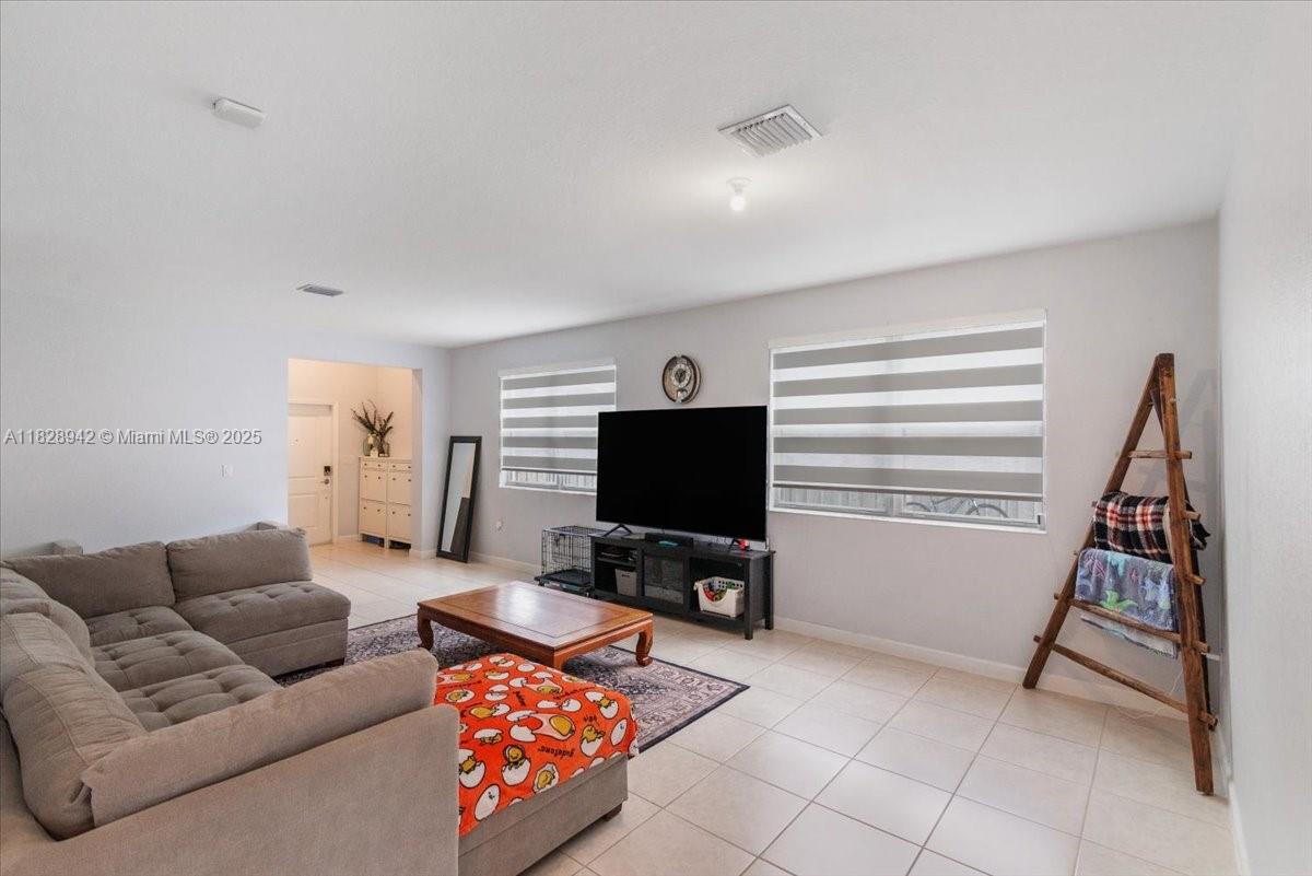 1433 SE 27th Ter