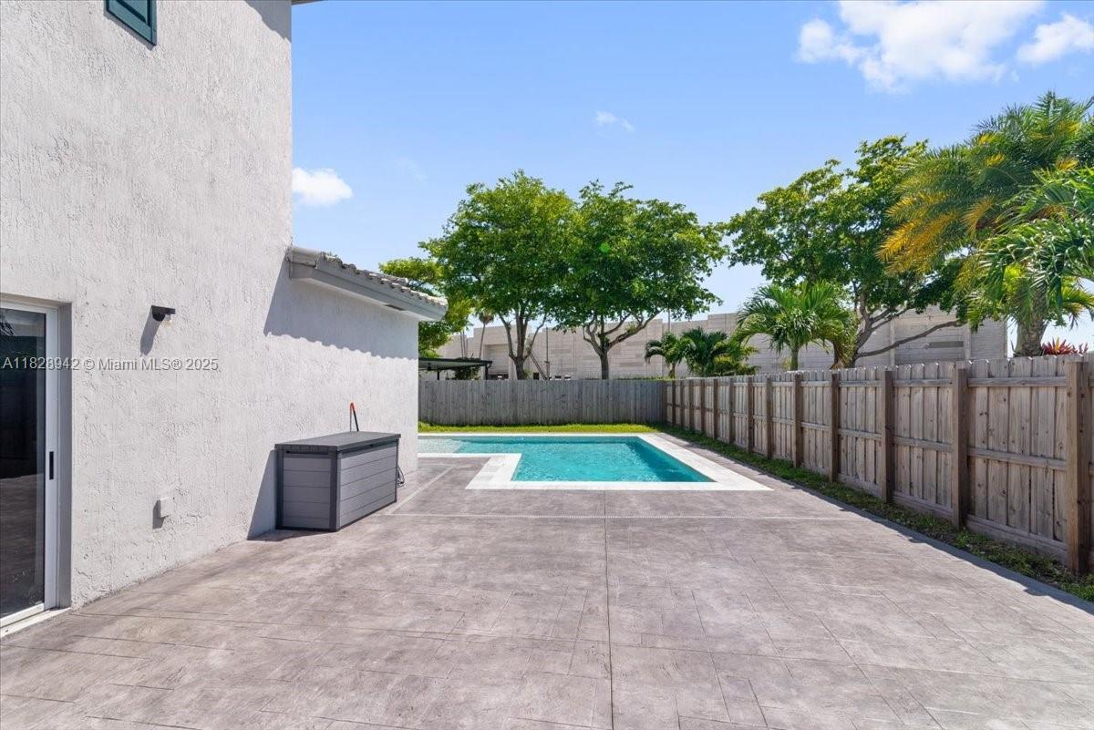 1433 SE 27th Ter