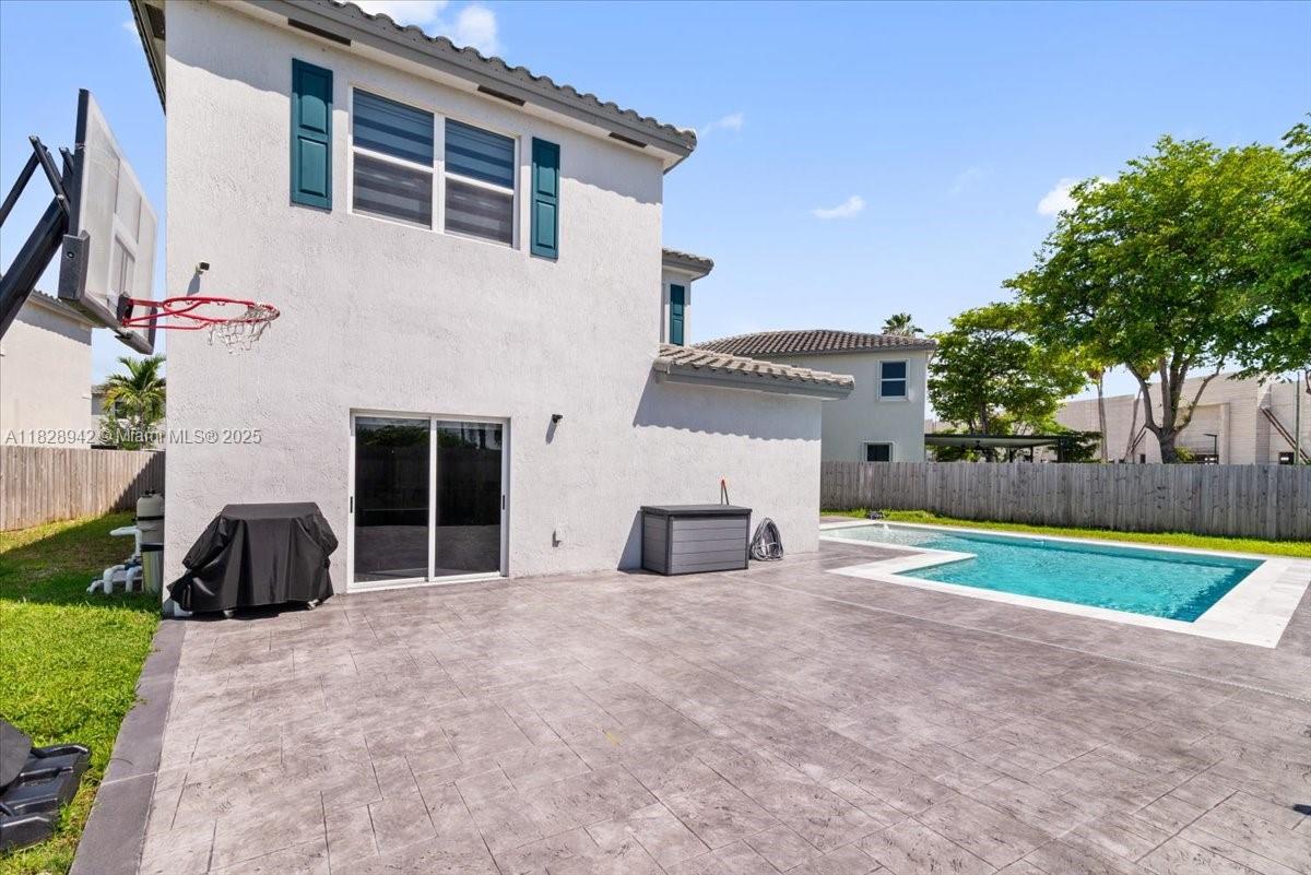 1433 SE 27th Ter